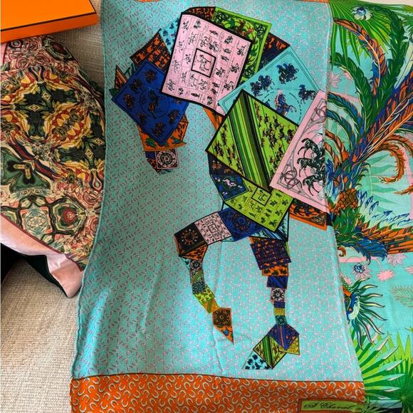 Hermès cashmere, equestrian/jungle themed scarf. Indescribably beautiful piece - Picture 9 of 16